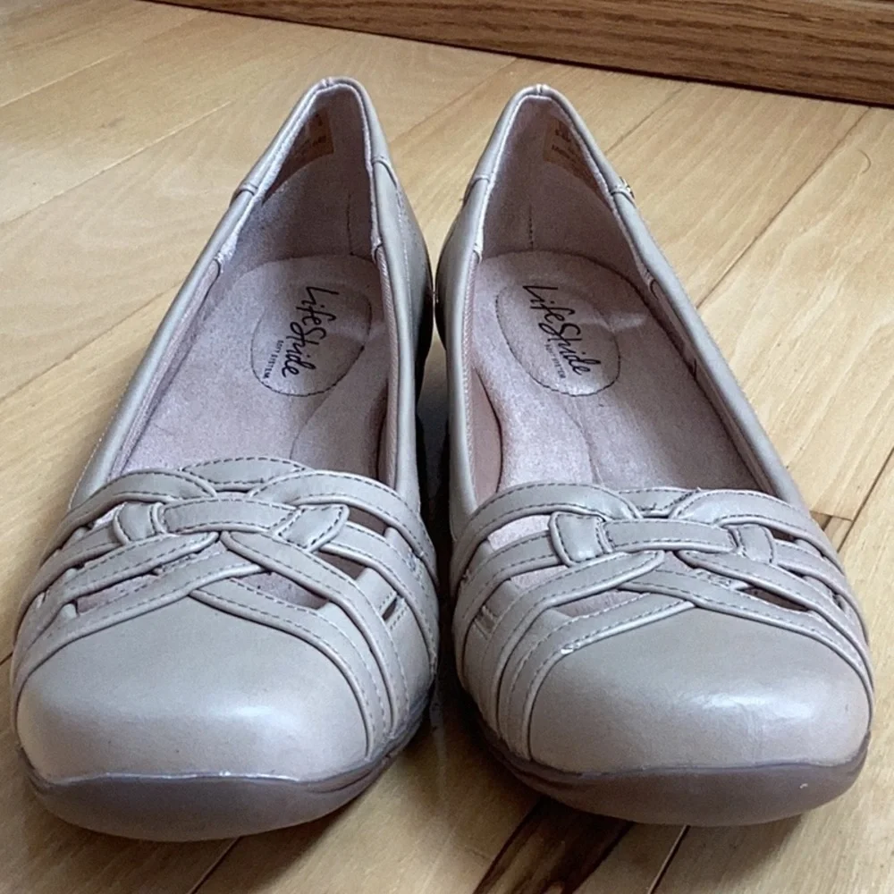 Life Stride diverse flats in taupe